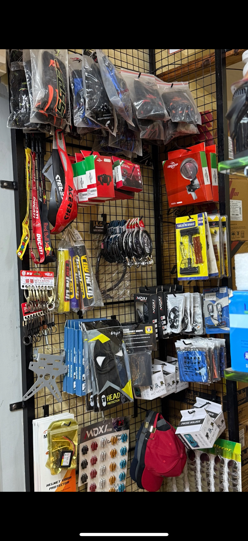 SKN MOTO WIZARD (HELMETS, TWO WHEELER ACCESSORIES and SPARES) - SKN MOTO WIZARD (HELMETS, TWO WHEELER ACCESSORIES and SPARES) 10, MASJID-E-NOOR Complex, No 21, Hosur Rd, Santhosapuram, madiwala, Koramangala, Bengaluru, Karnataka 560068, India