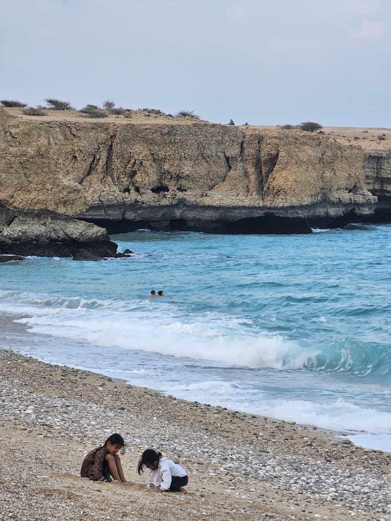 Pebble beach Tiwi - Pebble beach Tiwi, R7C7+MG7, Unnamed Road, Tiwi, Oman