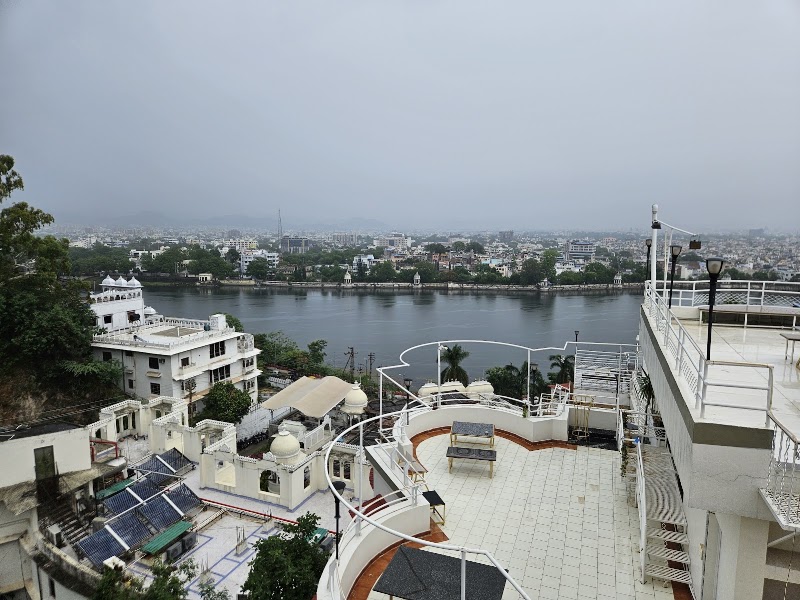 O'Brew - O'Brew 4A, Ambavgarh, near Hotel Hilltop, above SBI Guest House, Ambamata, Udaipur, Rajasthan 313004, India