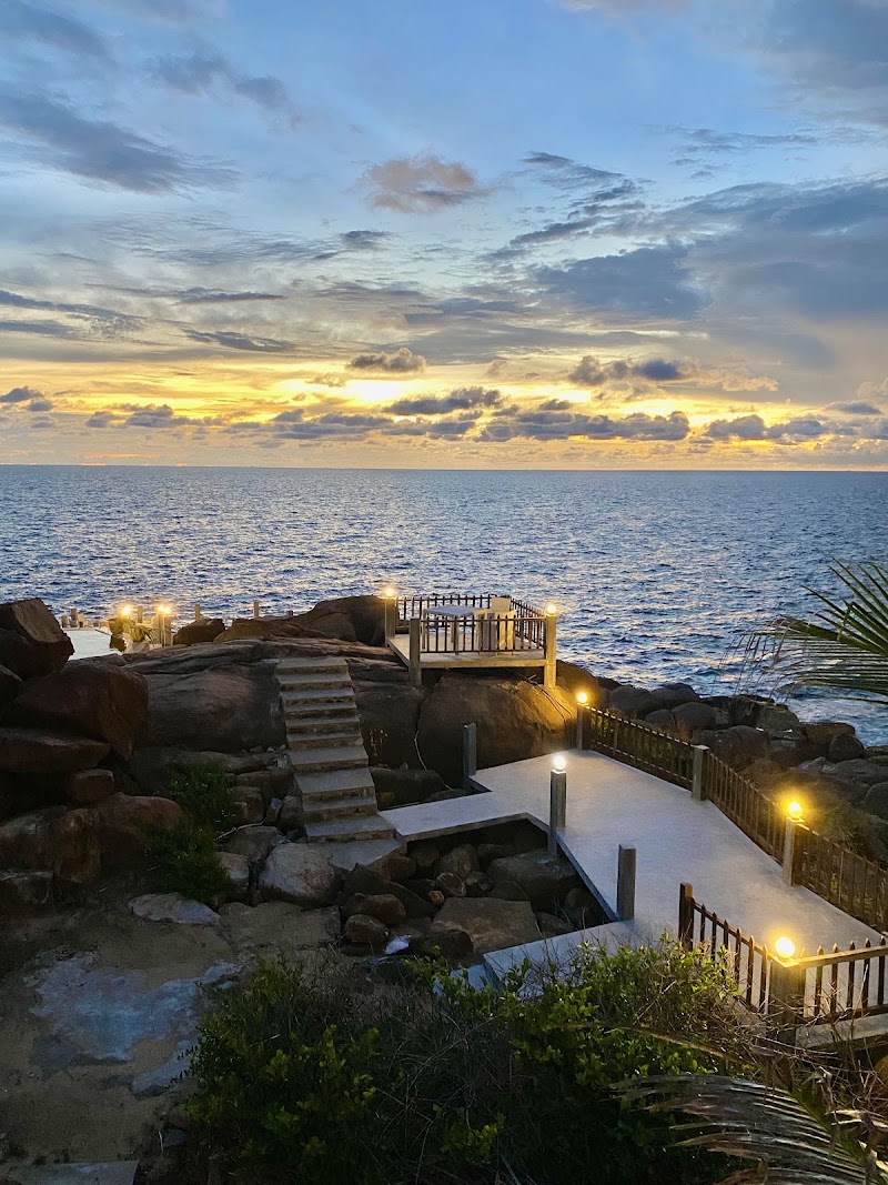 Hotel Zeilan Sunsetpoint - Hotel Zeilan Sunsetpoint, 80.239882, Lands End, 6.008835 Yaddehimulla Rd, Unawatuna 80600, Sri Lanka