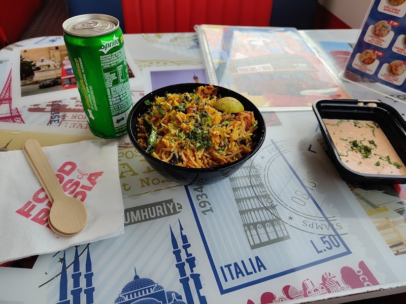 Food Bus of India - Food Bus of India Gate no 4, metro station, South Extension, 2, New Delhi, Delhi 110049, India