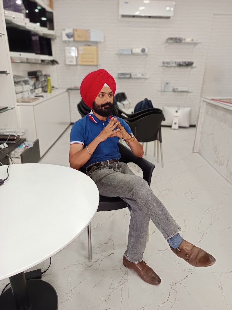 Lawrence road - Lawrence road, 2, Lawrence Road, Opposite Ritu Wears, White Avenue, Amritsar, Punjab 143001, India