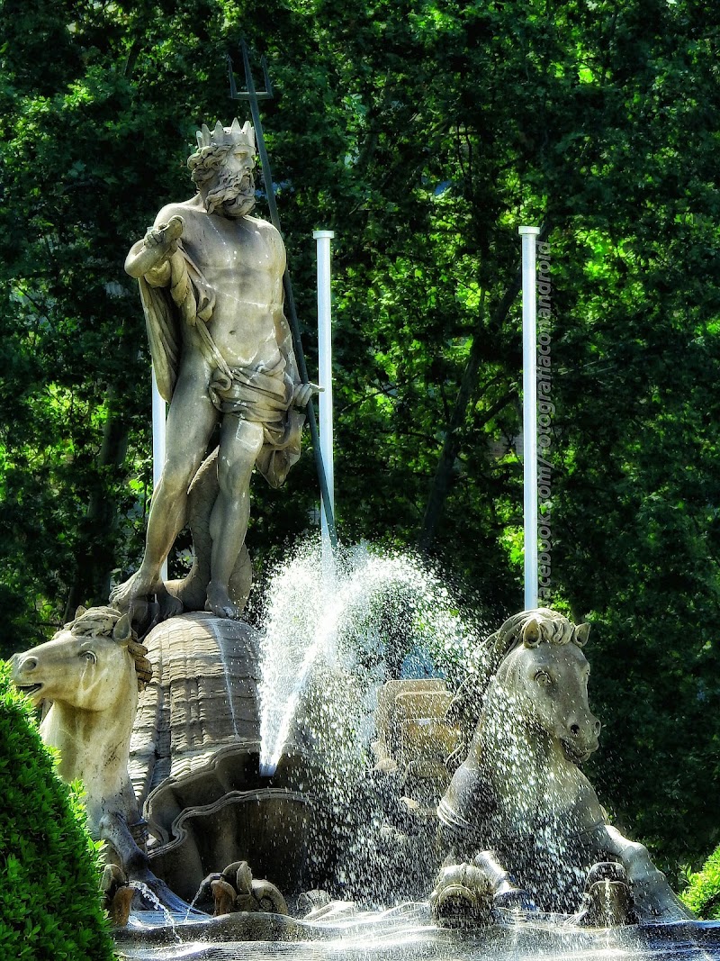 Neptune Fountain - Neptune Fountain Pl. Canovas del Castillo, s/n, Centro, 28014 Madrid, Spain