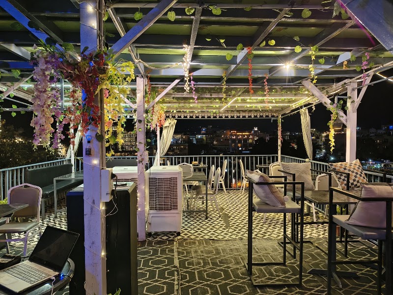 LaVista By Karan Rooftop Restaurant and cafe - LaVista By Karan Rooftop Restaurant and cafe 46, Gangaur Ghat Marg, Hotel Gangaur Palace, Udaipur, Rajasthan 313004, India