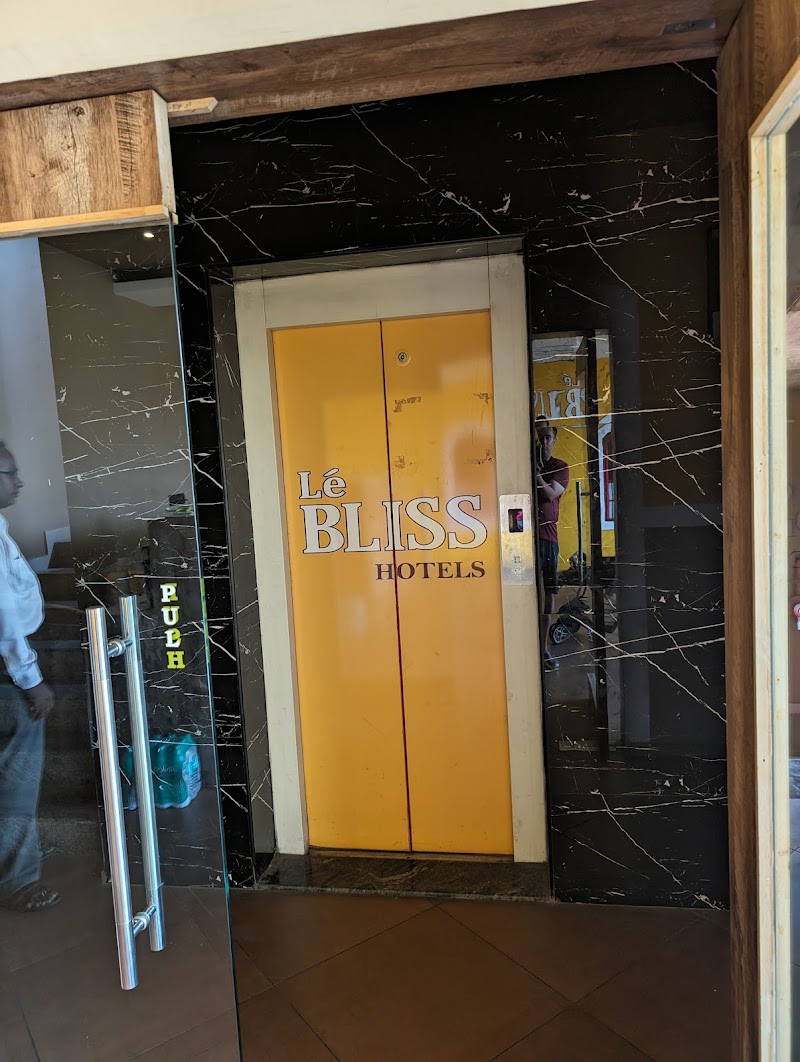 Hotel O Le Bliss Hotels Near Rock Beach - Hotel O Le Bliss Hotels Near Rock Beach Naga Progress Avenue, 1 #12, Bussy St, Chinnakadai, MG Road Area, Puducherry, 605001, India