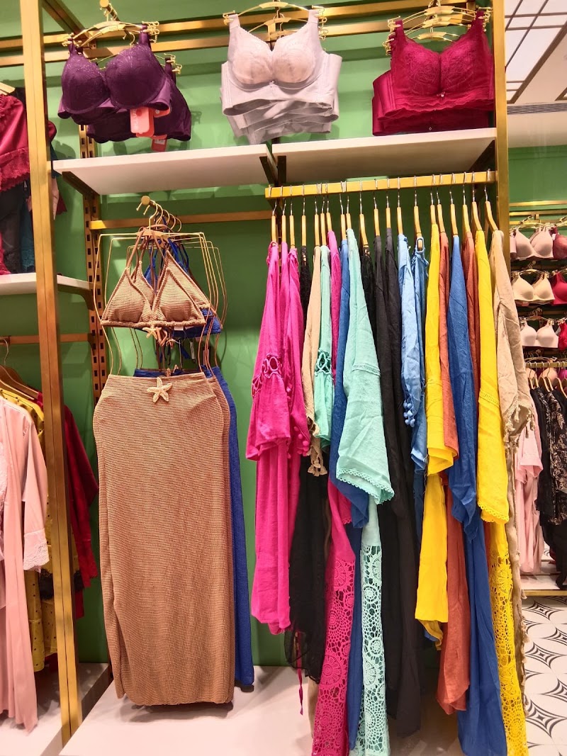 Savvyy@MGF Metropolitan - Savvyy@MGF Metropolitan FF-15, MGF Metropolitan Mall, Mehrauli-Gurgaon Rd, DLF Phase 2, Sector 25, Gurugram, Haryana 122009, India