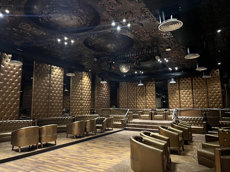 Hotel Vennington Court - Hotel Vennington Court Fafadih, Chowk, Jail Rd, near Guru Gobind Singh Squre, Devendra Nagar, Raipur, Chhattisgarh 492001, India