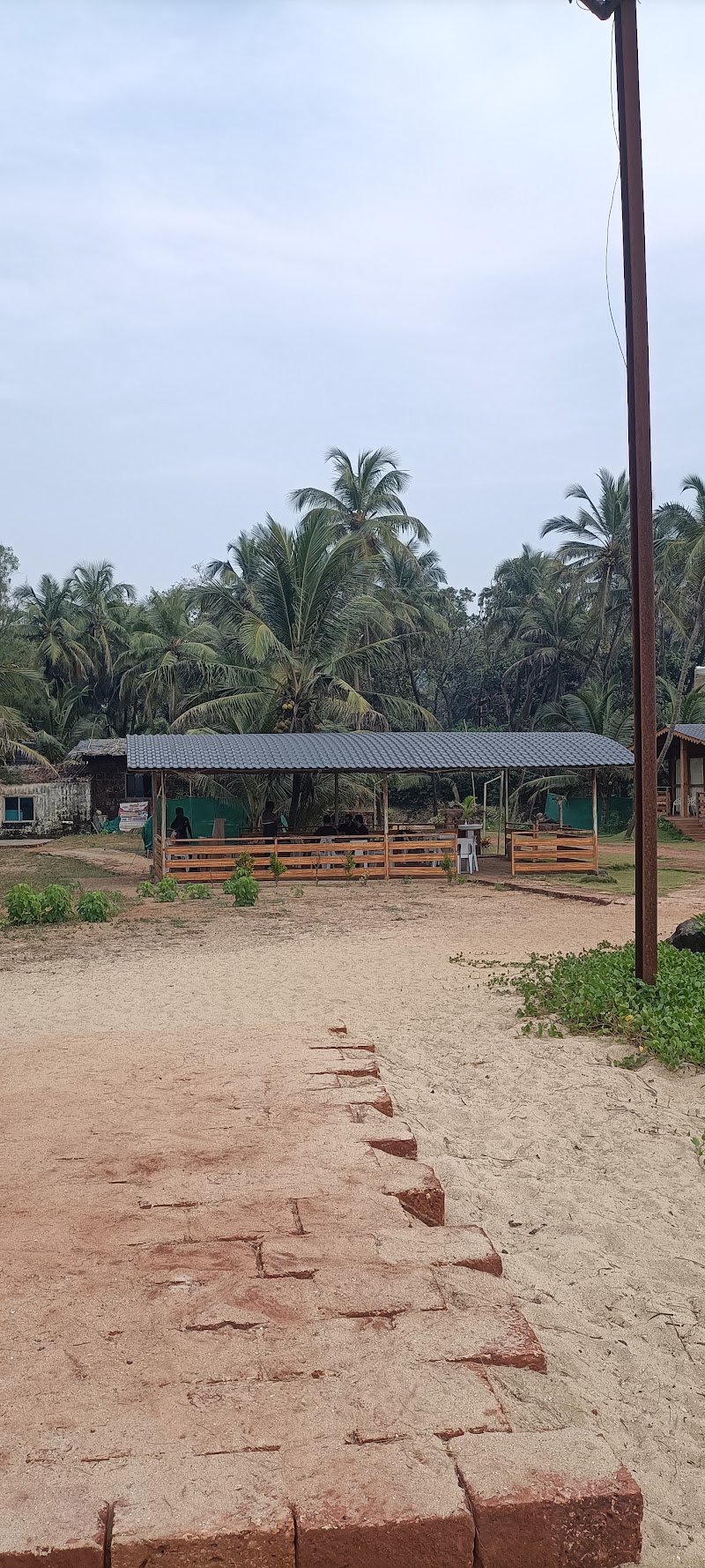 CRYSTAL WAVES WOODEN COTTAGE BEACH रिसॉर्ट, Devbag Beach - CRYSTAL WAVES WOODEN COTTAGE BEACH रिसॉर्ट, Devbag Beach, XFJV+CW5, Devbag Sangam Rd, Devbag, Maharashtra 416606, India