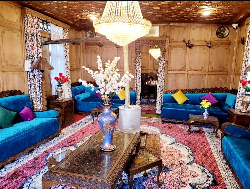 Luxury Houseboats in Kashmir - Luxury Houseboats in Kashmir Gate No, 17, Boulevard Rd, Nehru Park, Dal Lake, Srinagar, 190003