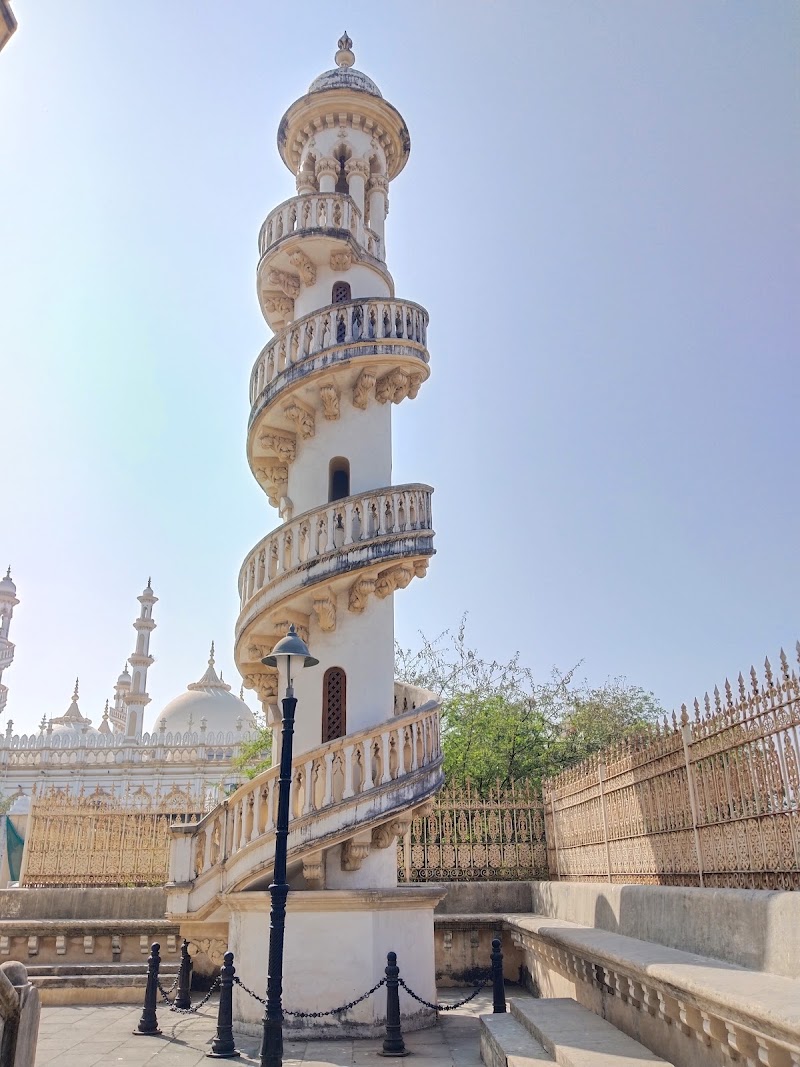 Mahabat Maqbara Palace - Mahabat Maqbara Palace, Junagadh - Mendarda Hwy, Mullawada, Junagadh, Gujarat 362001, India