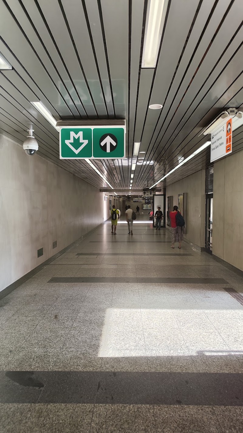 Stanice Metro A Nádraží Veleslavín - Stanice Metro A Nádraží Veleslavín, Veleslavínská 160/00, 160 00 Praha 6, Czechia