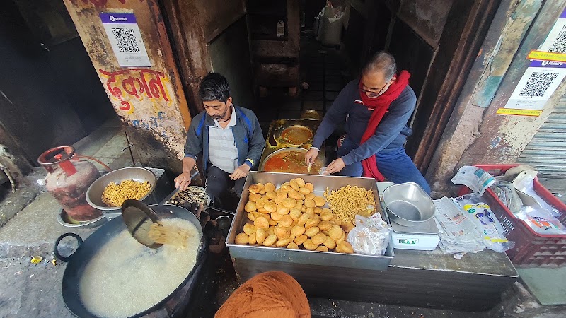 juniya maharaj kachori pakauri - juniya maharaj kachori pakauri, chai Patti, 2852+5G5, Bada Bazaar Rd, Joshiwara, Old Bikaner, Bikaner, Rajasthan 334001, India