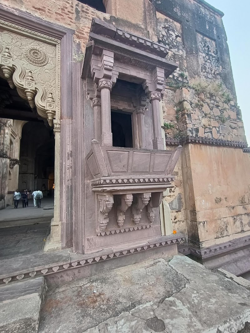 Chaturbhuj Temple Orchha - Chaturbhuj Temple Orchha 9J2R+22M Ramraja mandir ke pichhe, Orchha, Madhya Pradesh 472246, India