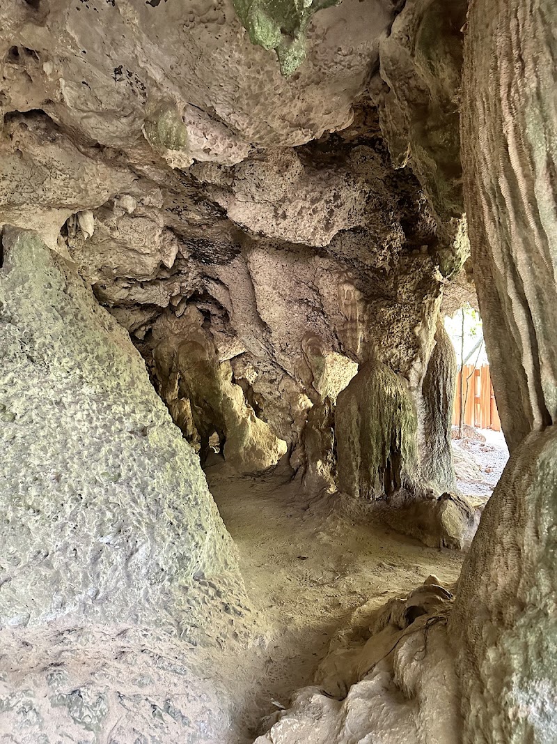 Railay stalactite - Railay stalactite 2R4R+W6 East Raylay Viewpoint Trailhead, Tambon Ao Nang, Amphoe Mueang Krabi, Chang Wat Krabi 81000, Thailand