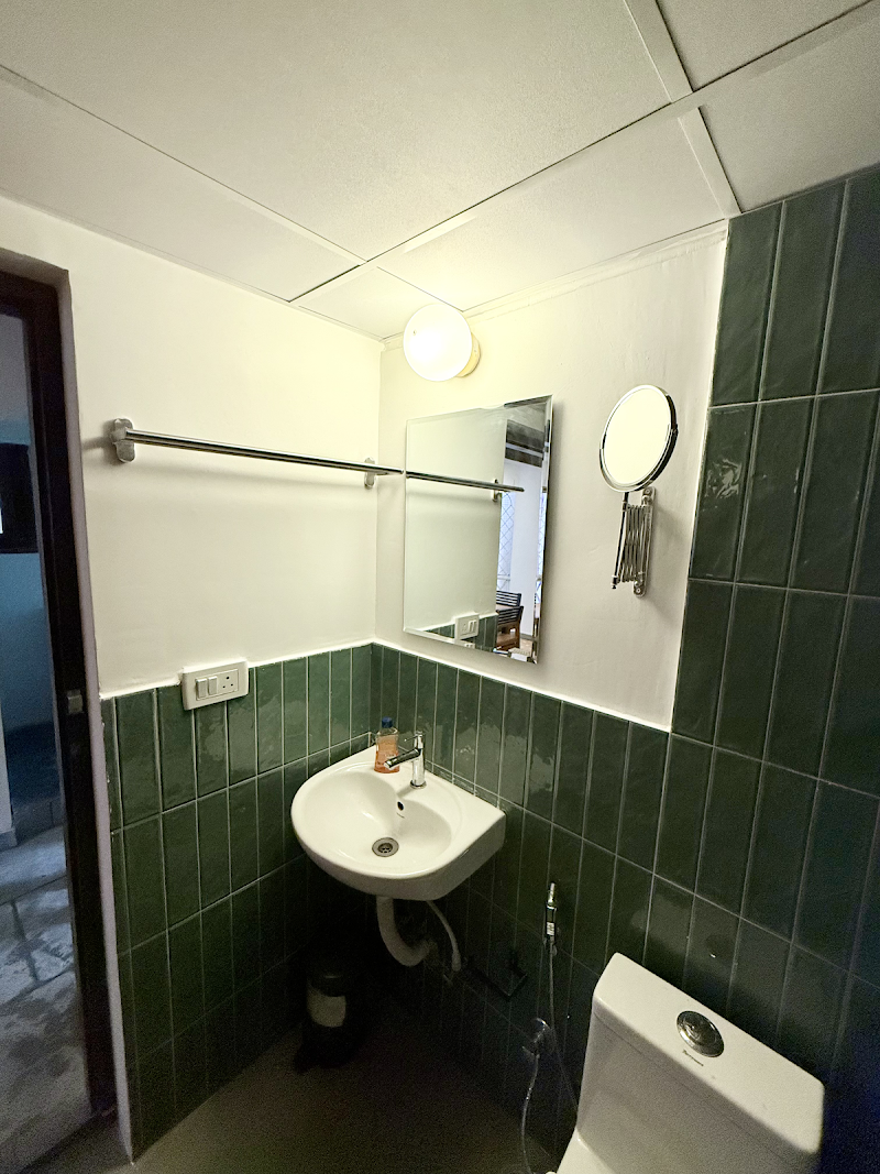 Cozy 1 bhk in Malleswaram - couple friendly - Cozy 1 bhk in Malleswaram - couple friendly Templeview apartment, 2nd Temple Street, Vyalikaval, Kodandarampura, Malleshwaram, Bengaluru, Karnataka 560003, India