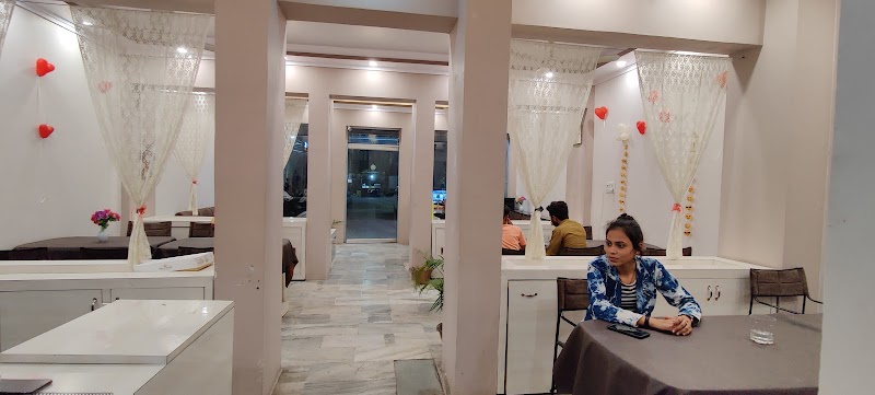 Hotel Siddhartha - Hotel Siddhartha 16/A Madhav Club Road, Teen Batti Chauraha, Freeganj, Madhav Nagar, Ujjain, Madhya Pradesh 456010, India