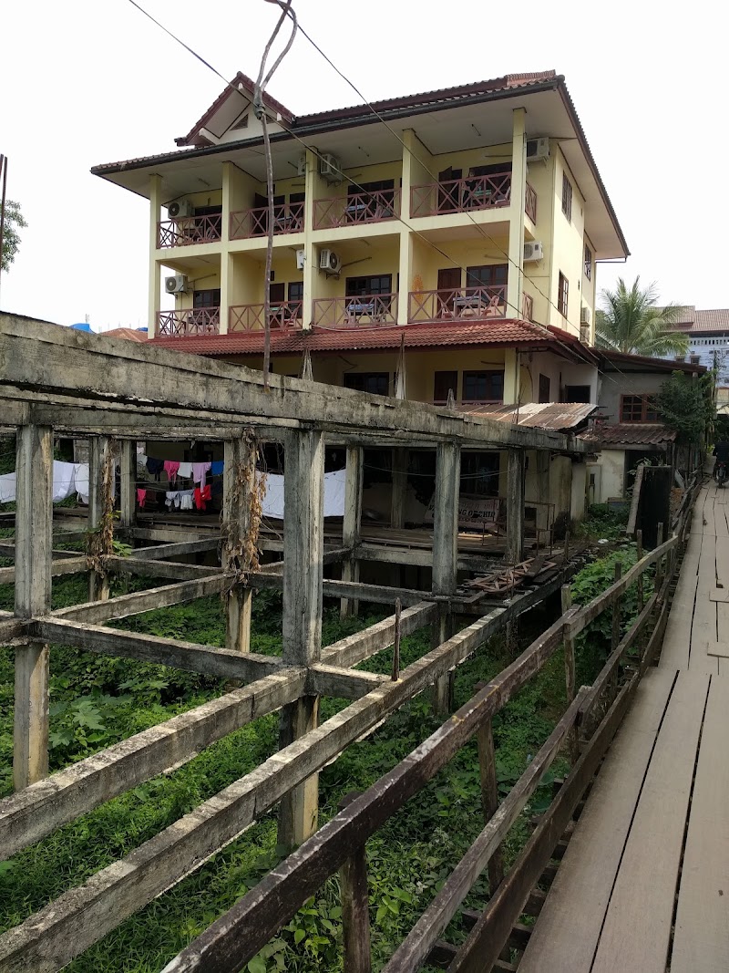 MANY RIVERSIDE Guesthouse - MANY RIVERSIDE Guesthouse, Nam Song River, WCHW+3H2, Vang Vieng, Laos