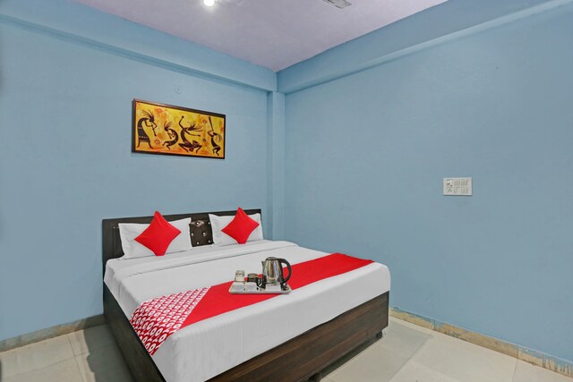 Hotel O The Moon - Hotel O The Moon Hoshiyarpur, Block F, Sector - 106, Noida, Uttar Pradesh 201313, India