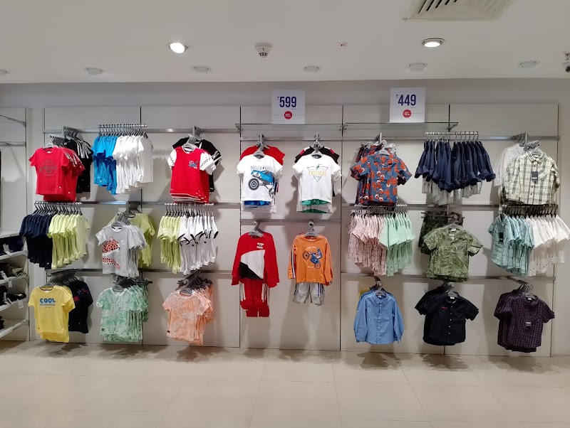 Max - Max 1st & 2nd Flr, Parle Square Mall, BN Agarwal Commercial Complex, Moongibai Road, Navpada, Vile Parle East, Vile Parle, Mumbai, Maharashtra 400057, India