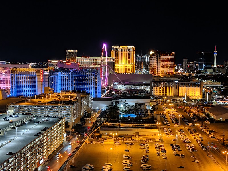 Luxury Suites International at The Signature - Luxury Suites International at The Signature 125 E Harmon Ave, Las Vegas, NV 89109, USA