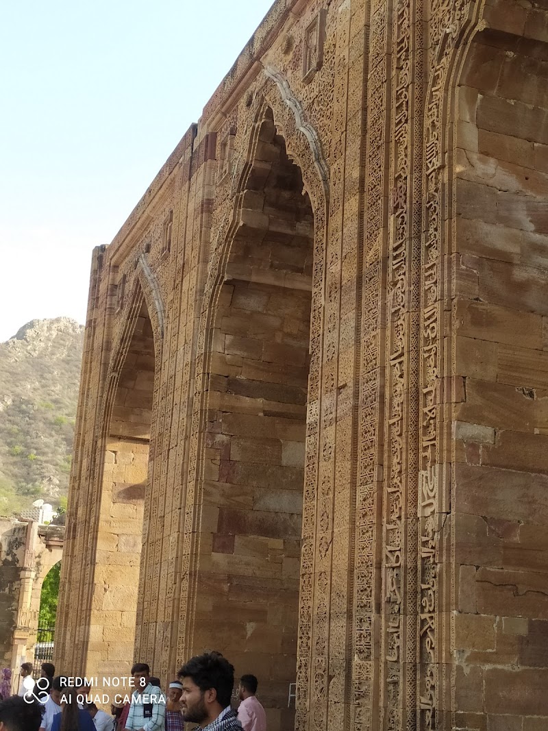 Adhai Din Ka Jhonpra - Adhai Din Ka Jhonpra, FJ4G+33J, Ander Kote Rd, Lakhan Kothri, Ajmer, Rajasthan 305001, India