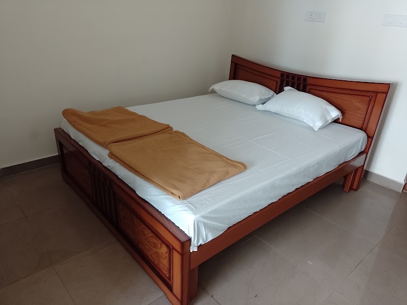 UDUPI YATHRINIVAS - UDUPI YATHRINIVAS, 2nd Floor Shankar Building, next to Parivar sweets, Mosque road, Oppo Jamia masjid, Sanskrit College Rd, Thenkpete, Maruthi Veethika, Udupi, Karnataka 576101, India