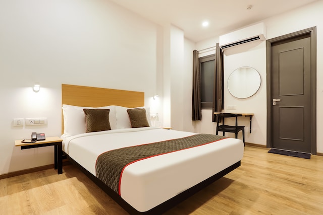 Townhouse by OYO Golden Avenue Road - Townhouse by OYO Golden Avenue Road, Plot no 5, Ram Talai Rd, New Golden Avenue, Sharifpura, Amritsar, Punjab 143006, India