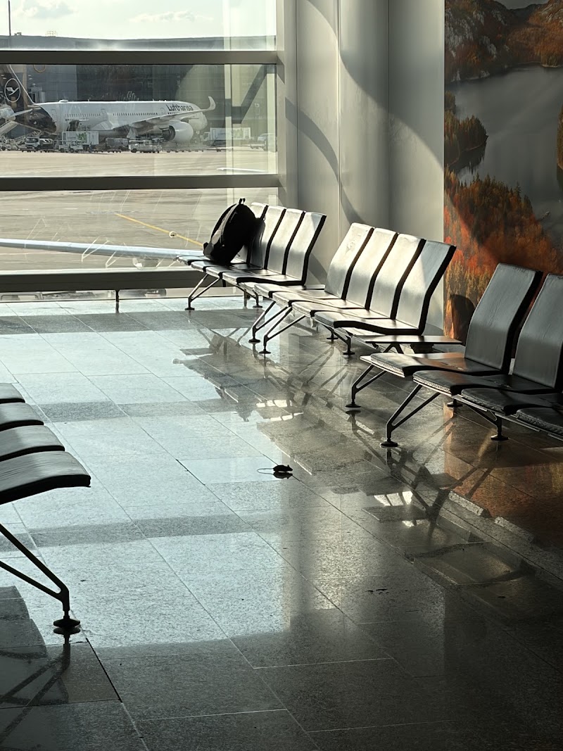 Lufthansa Business Lounge B-West (Non-Schengen)