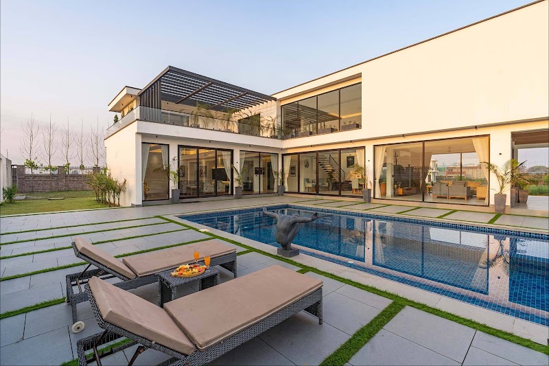 Villa La Vida Jalandhar - Luxe FarmStay with Pool