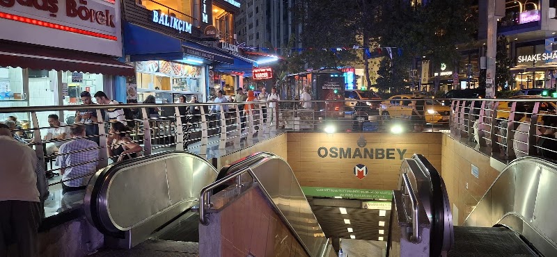 Osmanbey Metro - Osmanbey Metro, Ergenekon, Halaskargazi Cd. No:67, 34373 Şişli/İstanbul, Türkiye