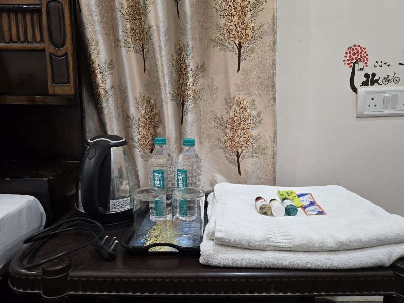 SHIVOHM INN HOMESTAY - SHIVOHM INN HOMESTAY, A Agustkunda, D36/ 124, Dashashwamedh Ghat Rd, Bangali Tola, Varanasi, Uttar Pradesh 221001, India