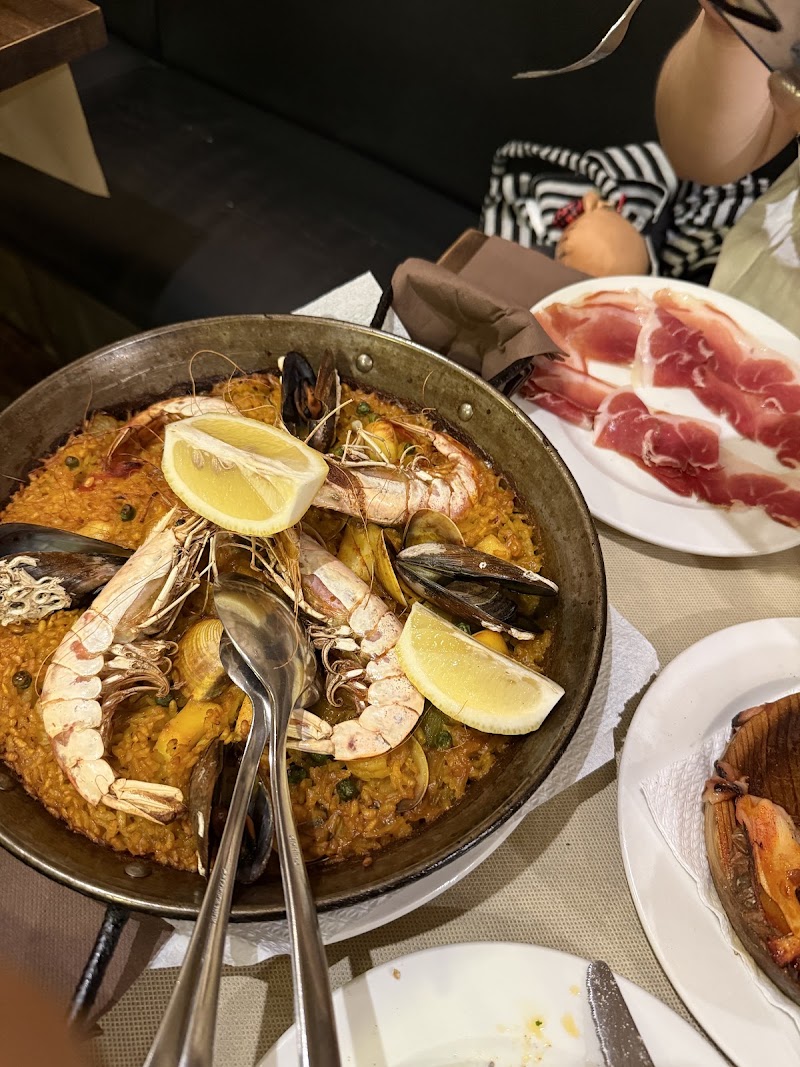 Colom Restaurant - Colom Restaurant Carrer dels Escudellers, 33, Ciutat Vella, 08002 Barcelona, Spain