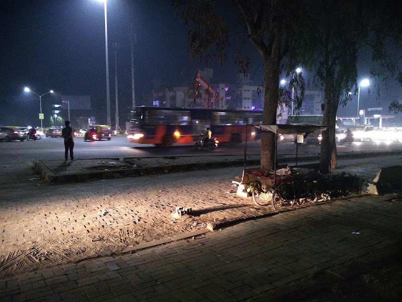 Manohar cholafali center - Manohar cholafali center, Vishat Cir, Raichandnagar, Mahavirnagar, Harikurpa Society, Chandkheda, Ahmedabad, Gujarat 380005, India