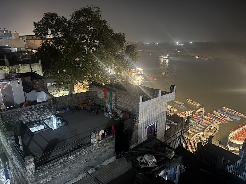 Shiva Lodge - Shiva Lodge Tripura Bhairavi Ghat, Dashashwamedh Ghat Rd, Ghats of Varanasi, Dasashwamedh, Varanasi, Uttar Pradesh 221001, India