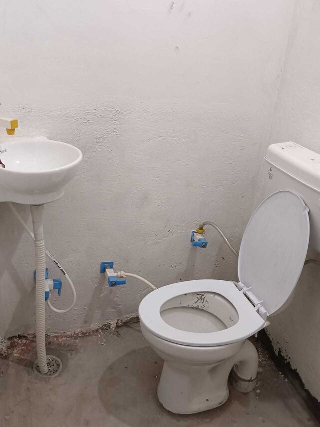 Hotel O by OYO Highway King - Hotel O by OYO Highway King, front side in ABG Hospital, Agra road, Sasni, Hathras, Uttar Pradesh 204216, India