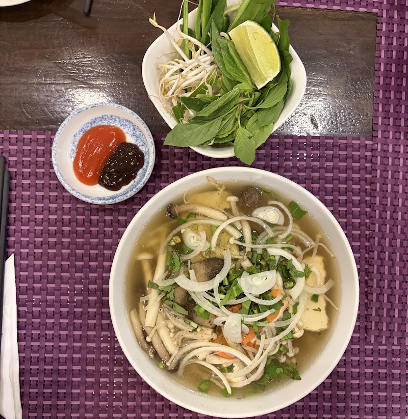 Bong Sung Vegetarian Restaurant - Bong Sung Vegetarian Restaurant 4 Bà Huyện Thanh Quan, Xuân Hòa, Hồ Chí Minh 700000, Vietnam