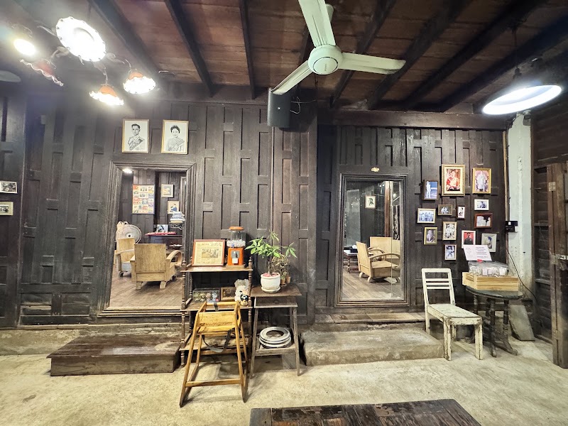 Chaopraya Antique Café - Chaopraya Antique Café, 370 Soi Thetsaban 2, Tambon Suan Yai, Amphoe Mueang Nonthaburi, Chang Wat Nonthaburi 11000, Thailand