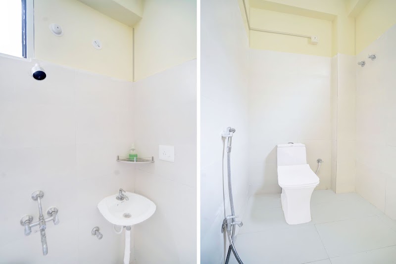 Hotel O The Crown Inn - Hotel O The Crown Inn Plot No-1, East Gola Raod, St, Karen's School, Chandra Shekhar Nagar More, near Shubham Friends Marriage Hall, Vivek Vihar Colony, Danapur, Patna, Bihar 801503, India