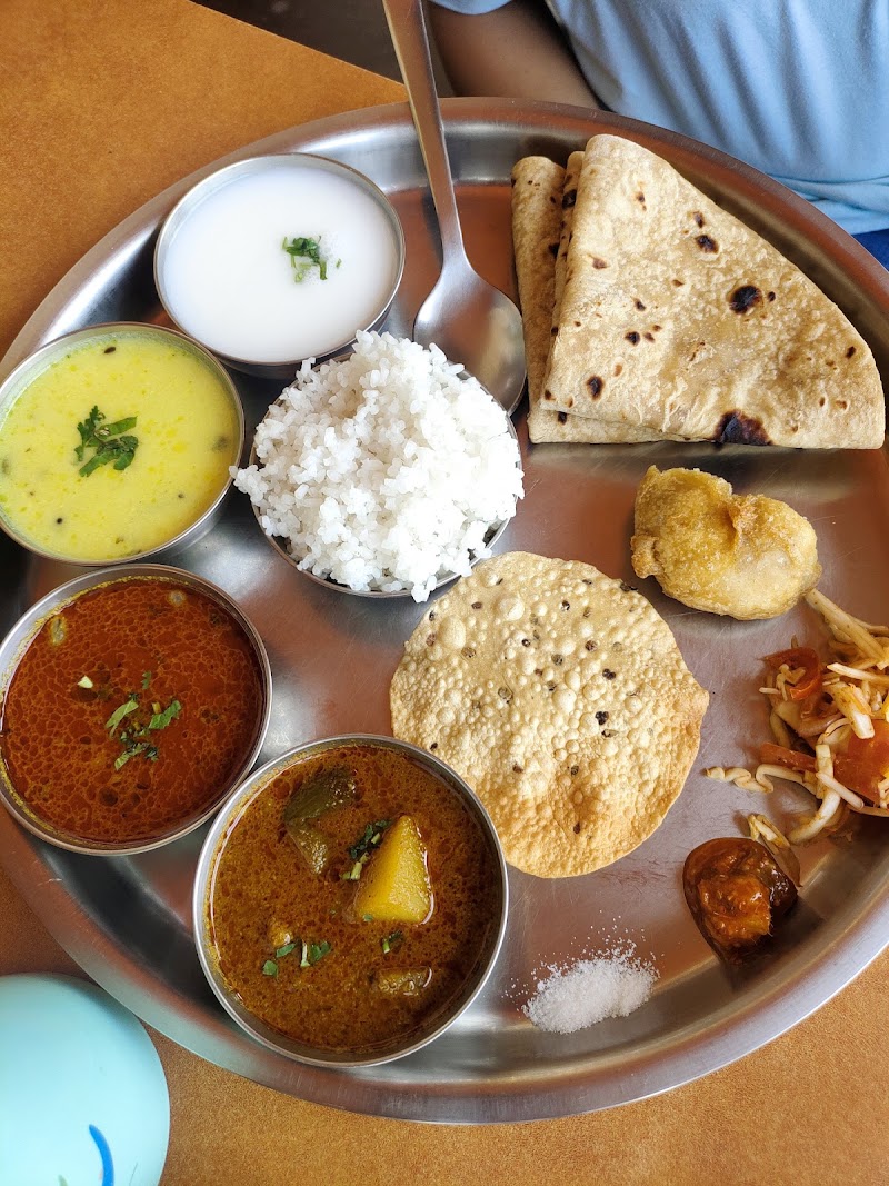 Vivan Pure Veg Restaurant Chiplun - Vivan Pure Veg Restaurant Chiplun Mumbai - Goa Hwy, near Chiplun Civil Court, above Joshi Xerox Center, Ratnagiri, Chiplun, Maharashtra 415605, India