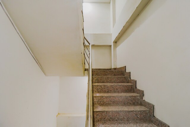 Hotel O AM Residency - Hotel O AM Residency Plot No 08, Nr Fng Vihar-11, Noida, Sector 121, Noida, Uttar Pradesh 201309, India