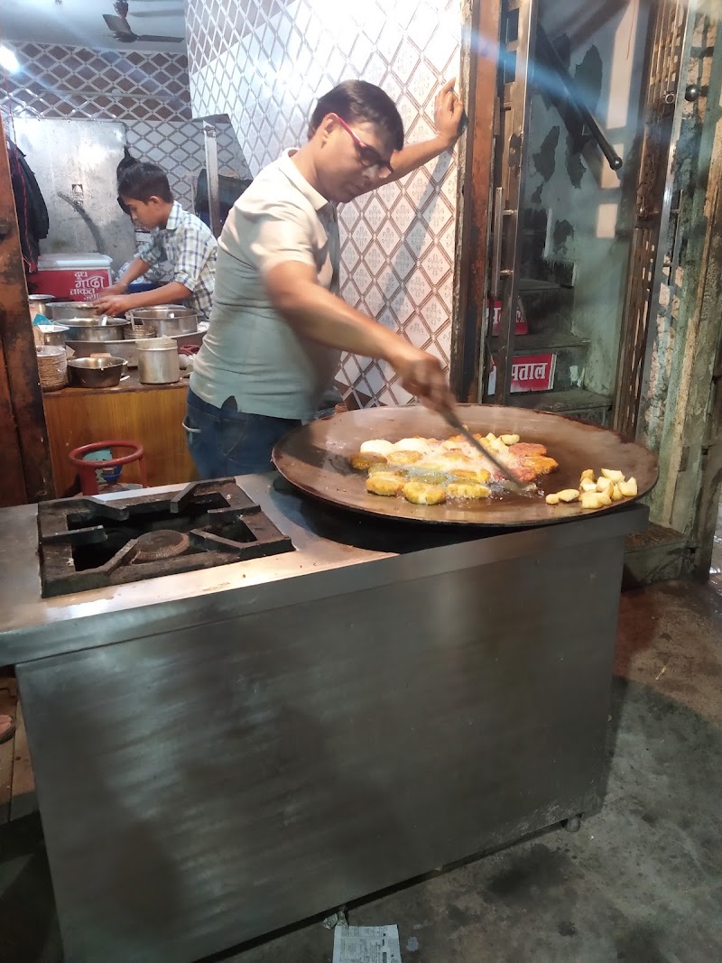 Babu Ram Gol Gappe Wale - Babu Ram Gol Gappe Wale 2983, Sitaram Bazar Rd, Bazar Sirkiwalan, Hauz Qazi, Chandni Chowk, New Delhi, Delhi, 110006, India