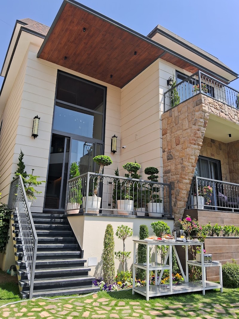 AURA LUXURY STAYS - AURA LUXURY STAYS Sattal Bend, near Zooby's Kitchen Restaurant, Mehragaon, Bhimtal, Bhowali Range, Uttarakhand 263127, India