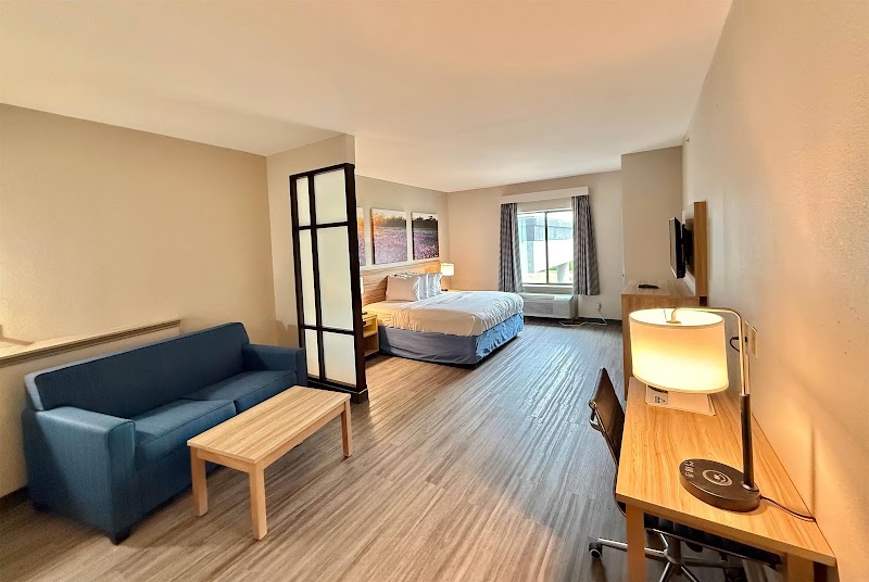 Days Inn & Suites by Wyndham Houston / West Energy Corridor - Days Inn & Suites by Wyndham Houston / West Energy Corridor 7111 Rancho Mission Dr, Houston, TX 77083, USA