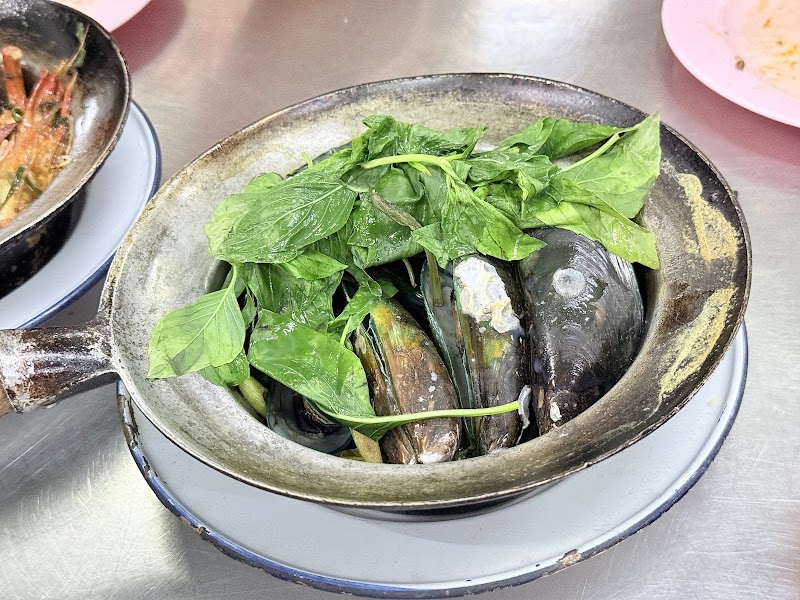 Somsak Claypot Crab @ Krung Thon Buri BTS - Somsak Claypot Crab @ Krung Thon Buri BTS, 124 17 Krung Thon Buri Road, Khwaeng Bang Lamphu Lang, Khet Khlong San, Krung Thep Maha Nakhon 10600, Thailand