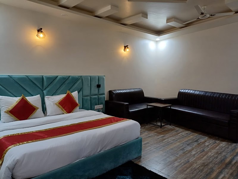 Sarla Hotel Inn - Sarla Hotel Inn Plot no 132, Khora Rd, opposite Tower I, Industrial Area, Sector 62, Noida, Uttar Pradesh 201020, India