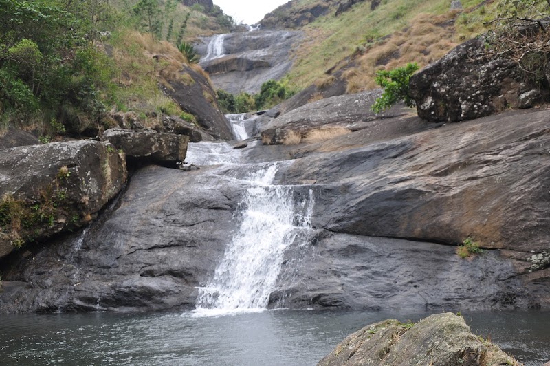 Palozhukum Para Waterfalls - Palozhukum Para Waterfalls JWWW+RPH, palozhukum para, Vagamon, Kolahalamedu, Keralam 685501, India