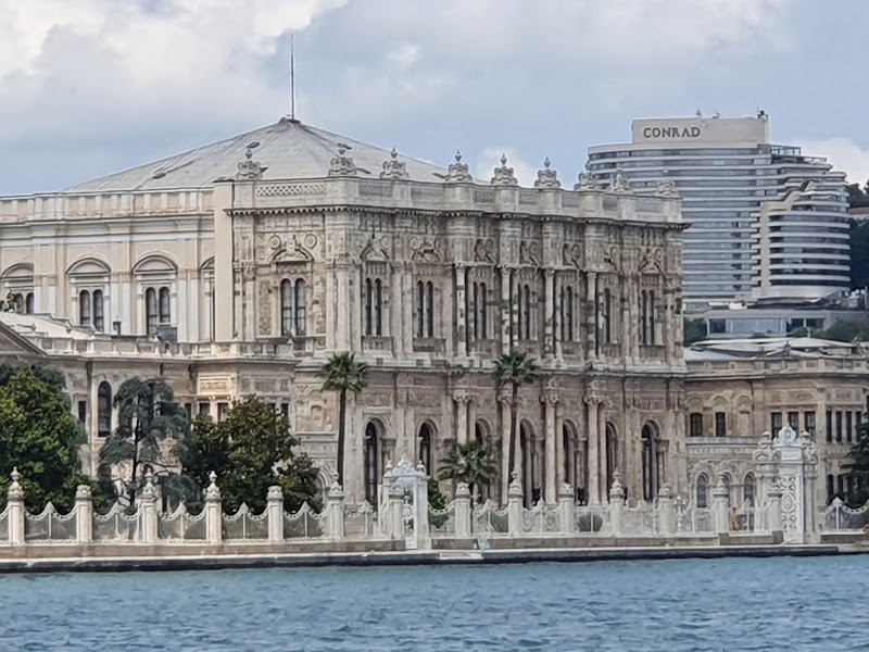 Dolmabahçe Palace - Dolmabahçe Palace, Vişnezade, Dolmabahçe Cd. No:2, 34357 Beşiktaş/İstanbul, Türkiye