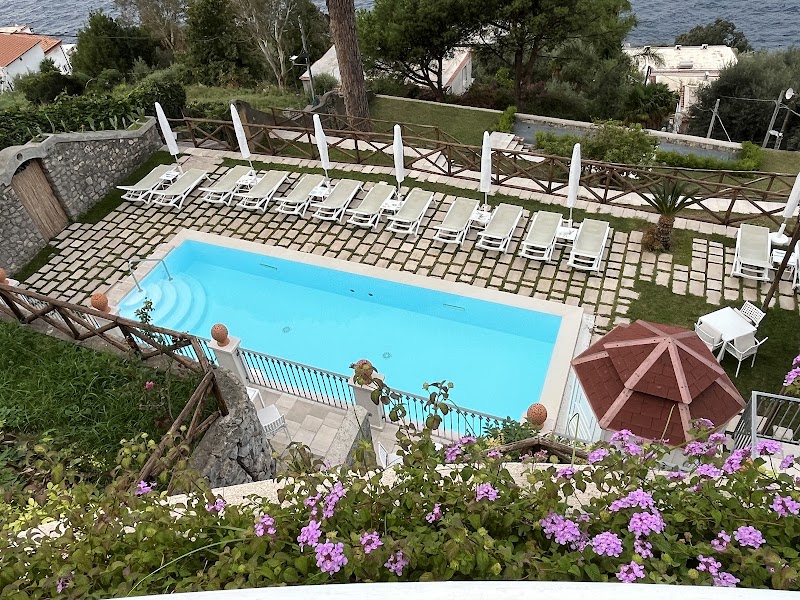 Hotel Il Pino - Hotel Il Pino, Via Gennaro Capriglione, 13, 84010 Praiano SA, Italy