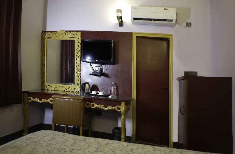Maya Hotel & Restaurant - Maya Hotel & Restaurant, 18/184, Fatehabad Rd, Purani Mandi, Tajganj, Agra, Uttar Pradesh 282001, India