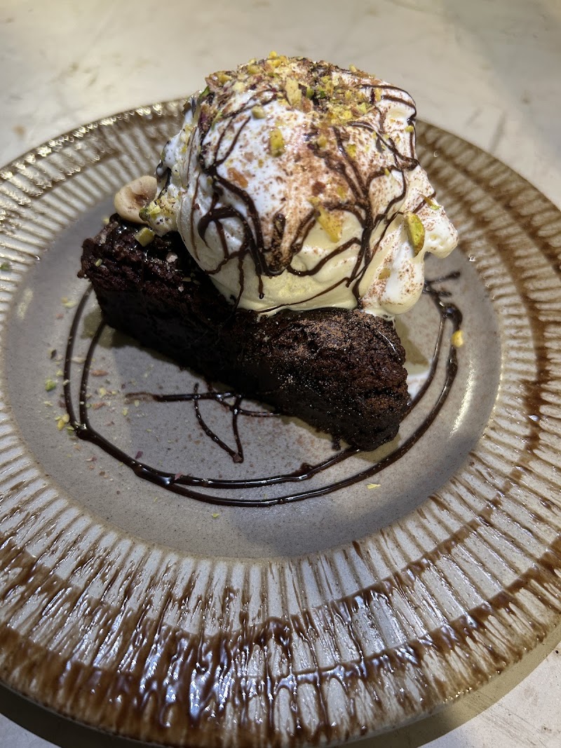 Brownie cottage - Brownie cottage Off Carter Rd, next to Carter's blue, Union Park, Khar West, Mumbai, Maharashtra 400052, India